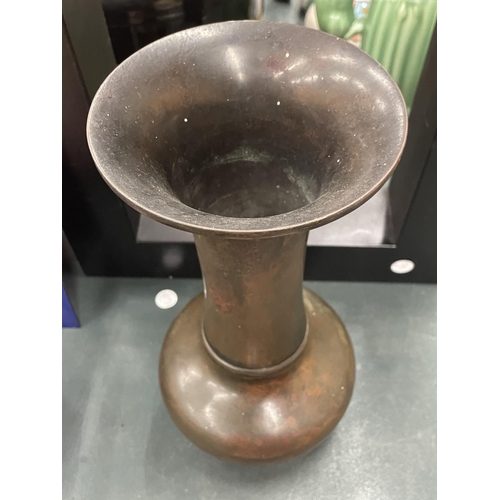 110 - A LARGE VINTAGE BRONZE VASE, HEIGHT 30CM