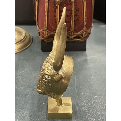 116 - A VINTAGE BRASS BULL'S HEAD, HEIGHT 15CM