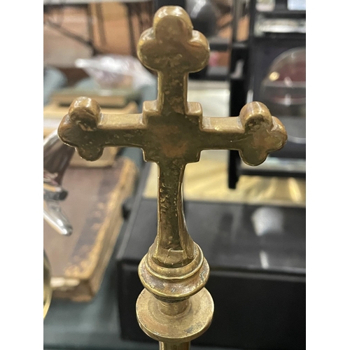 123 - A HEAVY VICTORIAN GOTHIC BRASS ALTER STAND, HEIGHT 35CM