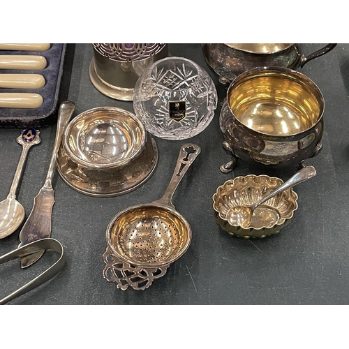 132 - A QUANTITY OF SILVER PLATED ITEMS AND FLATWARE TO INCLUDE A TEA AND COFFEE POT, CREAM JUGS, BOWLS, T... 