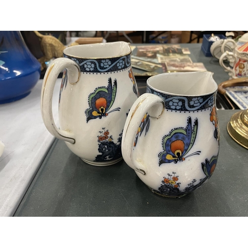 137 - TWO VINTAGE LOSOL WARE JUGS IN THE 'PAPILLON' PATTERN, HEIGHTS 17CM AND 15CM