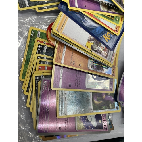 138 - A QUANTITY OF POKEMON CARDS TO INCLUDE JAPANESE