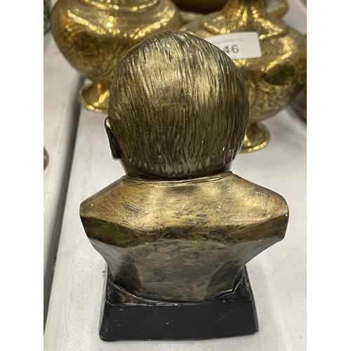 145 - A WOODEN BUST OF WINSTON CHURCHILL, HEIGHT 13CM