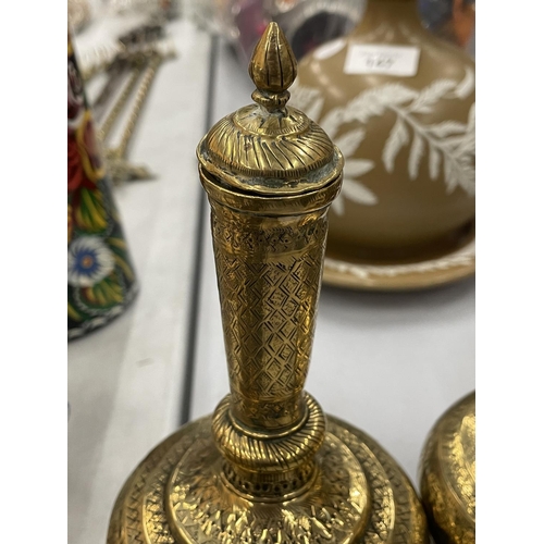 146 - A PAIR OF LIDDED BRASS VASES, HEIGHT 22CM