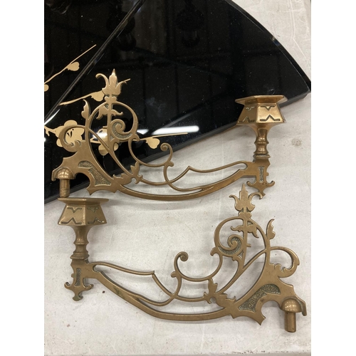 158 - AN ORIENTAL STYLE WALL HANGING FAN, 59CM X 32CM PLUS A PAIR OF BRASS WALL SCONCES