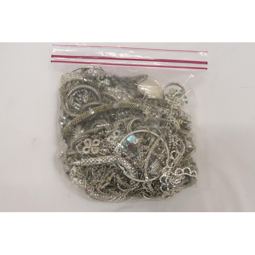 181 - A QUANTITY OF WHITE METAL JEWELLERY