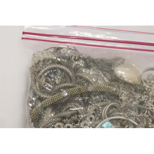 181 - A QUANTITY OF WHITE METAL JEWELLERY