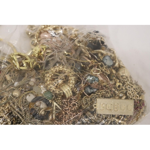 186 - A QUANTITY OF YELLOW METAL COSTUME JEWELLERY