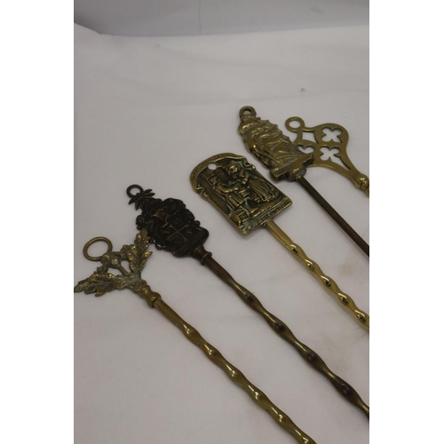 191 - FIVE VINTAGE BRASS TOASTING FORKS