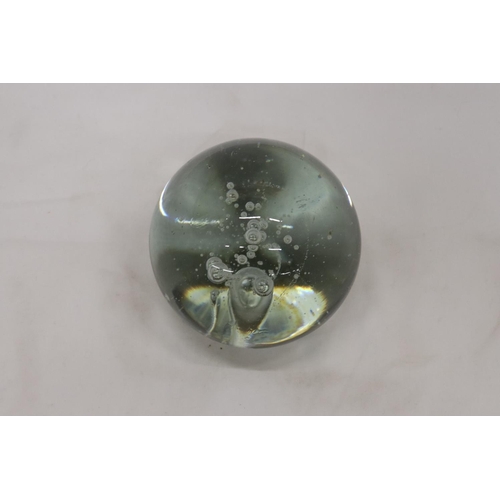 196 - A LARGE VINTAGE GLASS DUMP PAPERWEIGHT