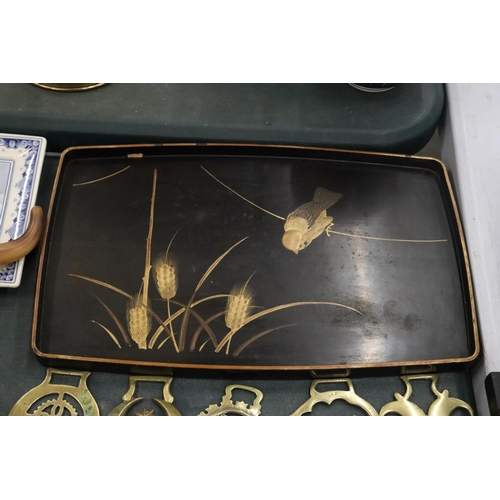 202 - A BLACK LACQUER TRAY WITH BIRD DESIGN TOGETHER WITH VINTAGE BRASSWARE AND POSTCARDS