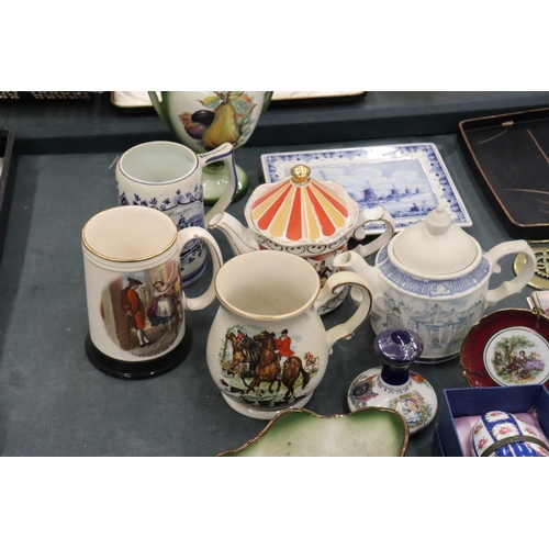 203 - A MIXED LOT TO INCLUDE SADLER TEAPOTS, LIMOGES HANDPAINTED HINGED EGG TRINKET, DELFT BLUE TANKARD, M... 