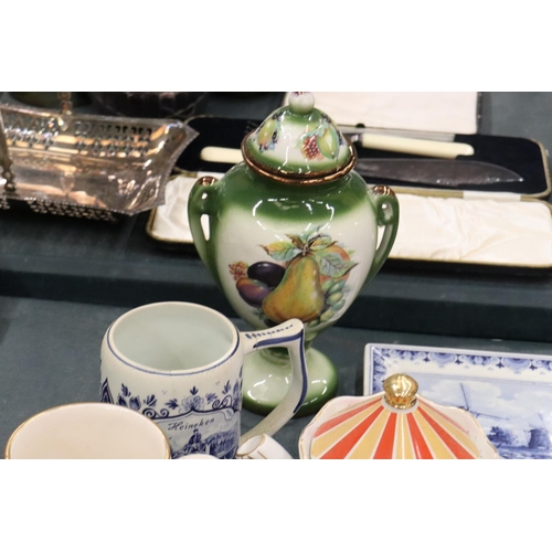 203 - A MIXED LOT TO INCLUDE SADLER TEAPOTS, LIMOGES HANDPAINTED HINGED EGG TRINKET, DELFT BLUE TANKARD, M... 