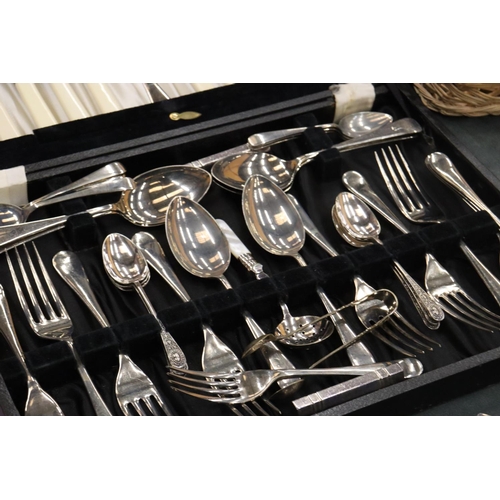 207 - A LARGE QUANTITY OF VINERS LTD SUPER STAINLESS SHEFFIELD CUTLERY IN CASE