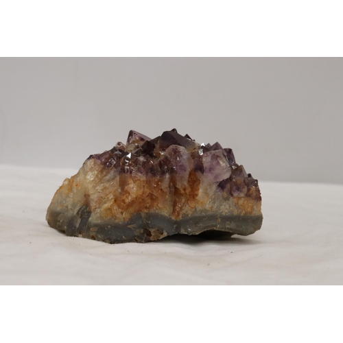 213 - AN AMETHYST DRUZE GEODE QUART CRYSTAL