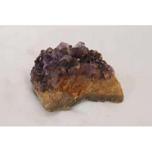 213 - AN AMETHYST DRUZE GEODE QUART CRYSTAL