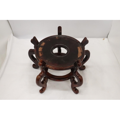 218 - A LARGE WOODEN CHINESE CARVED PEDESTAL TOGETHER WITH A VINTAGE WOODEN MASK