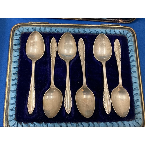 22 - A SET OF HALLMARKED BIRMINGHAM SILVER TEASPOONS IN A PRESENTATION CASE