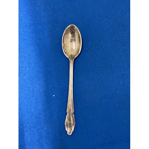 23 - A SET OF SIX HALLMARKED LONDON SILVER COFFEE SPOONS IN A PRESENTATION CASE