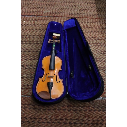 248 - A STENTOR STUDENT 1/4 VIOLIN IN A CASE