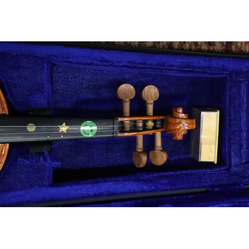 248 - A STENTOR STUDENT 1/4 VIOLIN IN A CASE