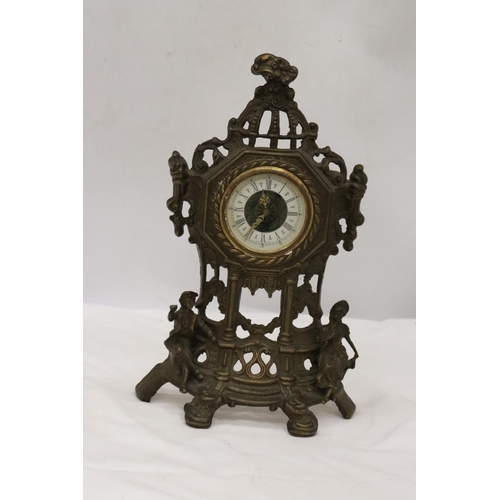 256 - AN ORNATE VINTAGE BRASS MANTLE CLOCK, HEIGHT - 36 CM