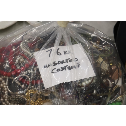 288 - A 7.6 KG BAG OF UNSORTED COSTUME JEWELLERY