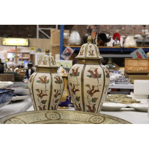 291 - A VINTAGE BRASS CHARGER TOGETHER WITH TWO BRASS HANDPAINTED LIDDED JARS