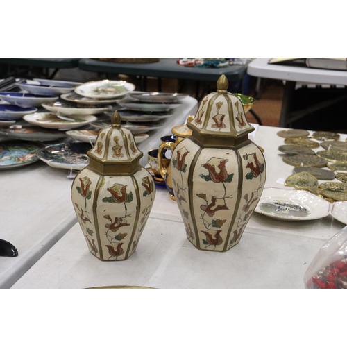 291 - A VINTAGE BRASS CHARGER TOGETHER WITH TWO BRASS HANDPAINTED LIDDED JARS