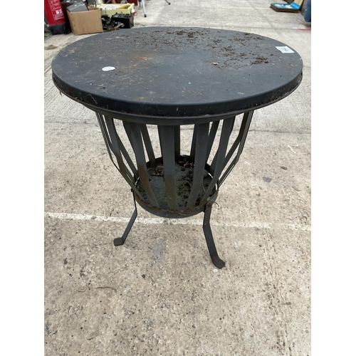 1643 - A SMAL METAL GARDEN FIRE PIT