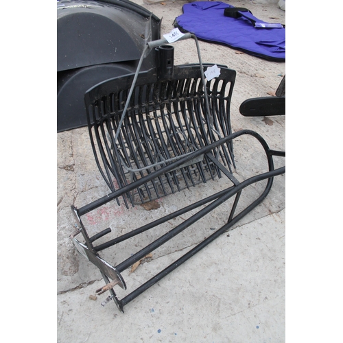 1465 - MUCK FORK SADDLE RACK  NO  VAT