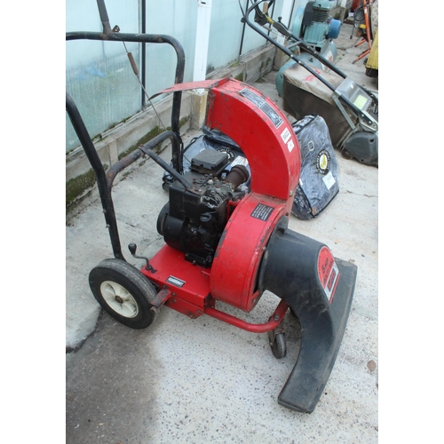 15 - MTD 5HP PETROL MULTI VAC NO VAT