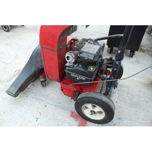 15 - MTD 5HP PETROL MULTI VAC NO VAT