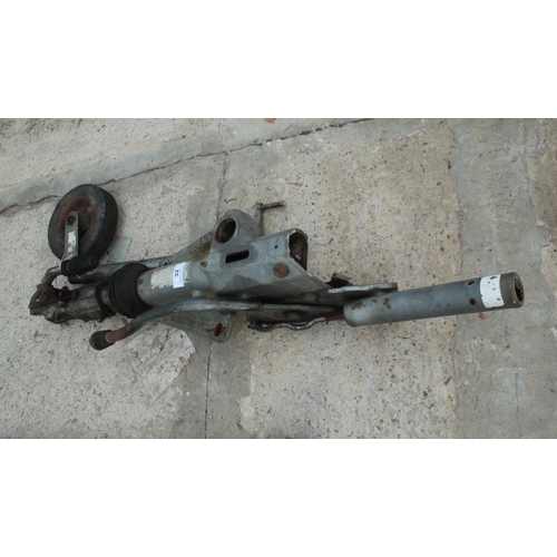 32 - TRAILER HITCH AND JOCKEY WHEEL  NO VAT