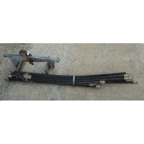 35 - LIFTING GRAB AND QUANTITY OF DRAINING RODS  NO VAT