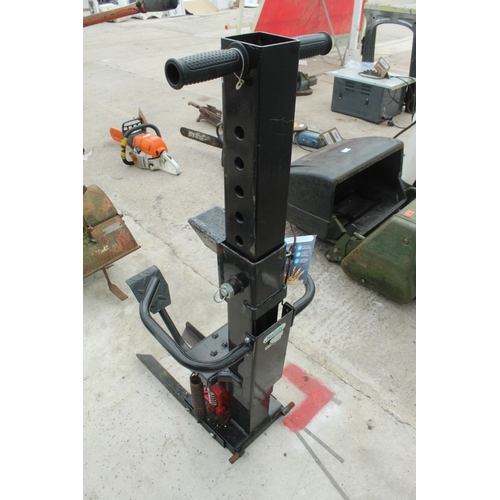 39 - HANDY LOG SPLITTER IN WORKING ORDER  NO VAT