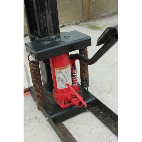 39 - HANDY LOG SPLITTER IN WORKING ORDER  NO VAT