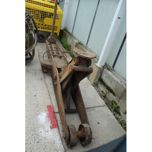 85 - HEAVY DUTY TROLLEY JACK  + VAT