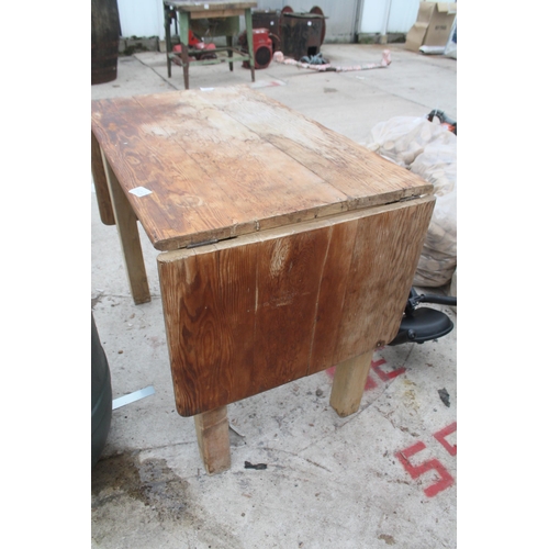 982 - PINE TABLE - NO VAT