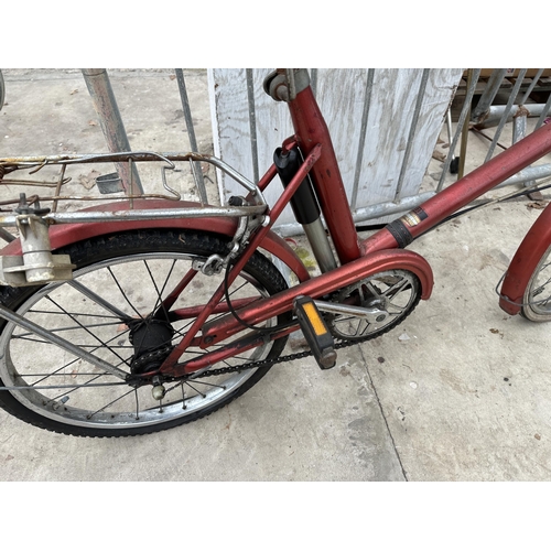 1965 - A RETRO LADIES SHOPPER BIKE WITH BASKET