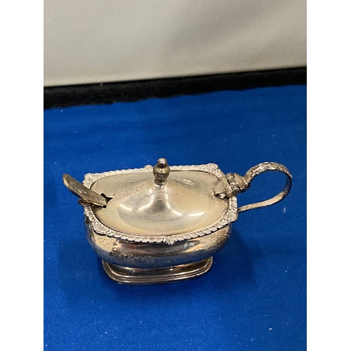 32 - A HALLMARKED BIRMINGHAM SILVER CONDIMENT SET TO INCLUDE A BLUE GLASS LINED SALT AND LIDDED MUSTARD P... 