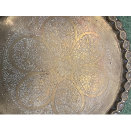 41 - A LARGE INDIAN BRASS ENGRAVED CHARGER DIAMETER 52CM