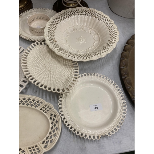 44 - EIGHT PIECES OF VINTAGE CREAMWARE TO INCLUDE PLATES AND DISHES SOME A/F