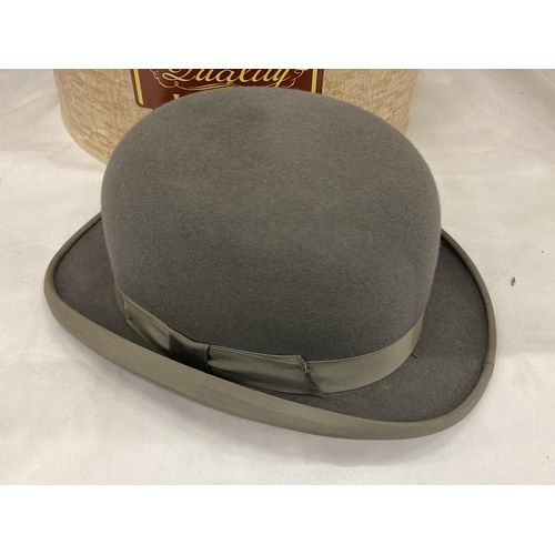 55 - A CHRISTYS LONDON GREY BOWLER HAT IN A CHRISTYS BOXM - SIZE 7/57