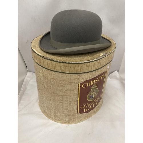 55 - A CHRISTYS LONDON GREY BOWLER HAT IN A CHRISTYS BOXM - SIZE 7/57