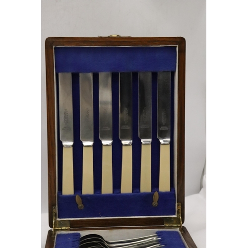 313 - A QUANTITY OF J H POTTER STAINLESS STEEL SHEFFIELD FLATWARE IN A WOODEN BOX