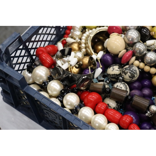 321 - A LARGE QUANTITY OF COSTUME JEWELLERY TO INCLUDE AMBER STYLE BEADS, BANGLES, NECKLACES, BEADS, ETC, ... 