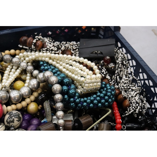 321 - A LARGE QUANTITY OF COSTUME JEWELLERY TO INCLUDE AMBER STYLE BEADS, BANGLES, NECKLACES, BEADS, ETC, ... 