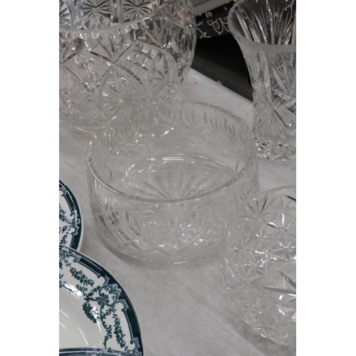 327 - FIVE PIECES OF HEAVY GLASSWARE TO INCLUDE A LARGE CUT GLASS BOWL, TWO OTHER BOWLS, A VASE AND A JUG