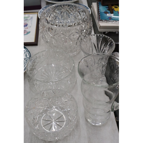 327 - FIVE PIECES OF HEAVY GLASSWARE TO INCLUDE A LARGE CUT GLASS BOWL, TWO OTHER BOWLS, A VASE AND A JUG